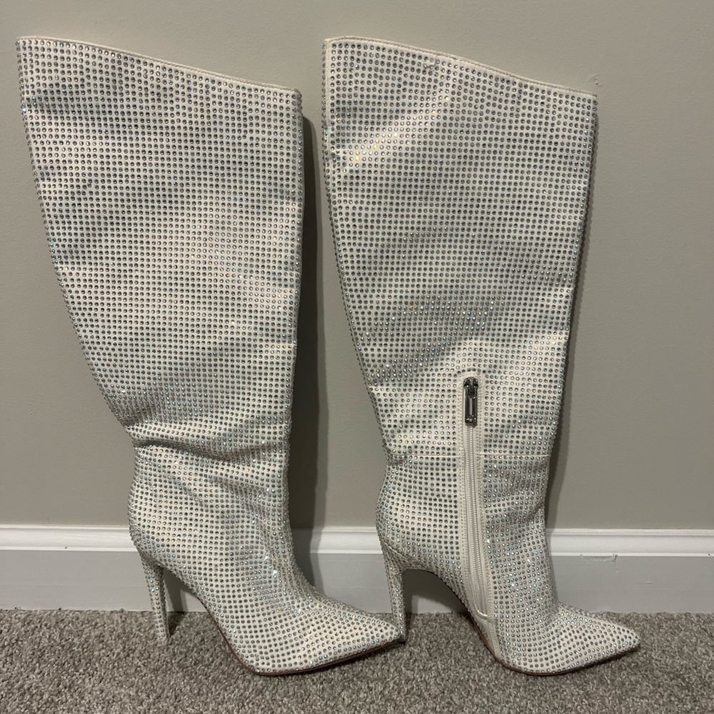 The Adalynn white Iridescent JLO Jennifer Lopez boots, never worn!